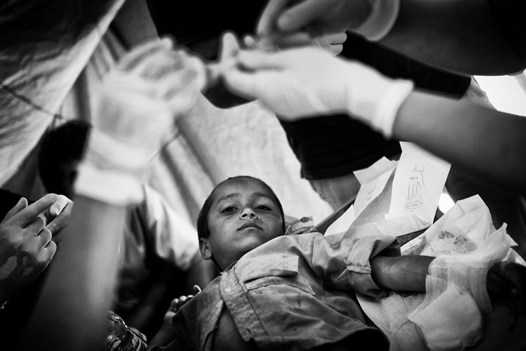 Eerste hulp in Nepal (c) VRT/Eén