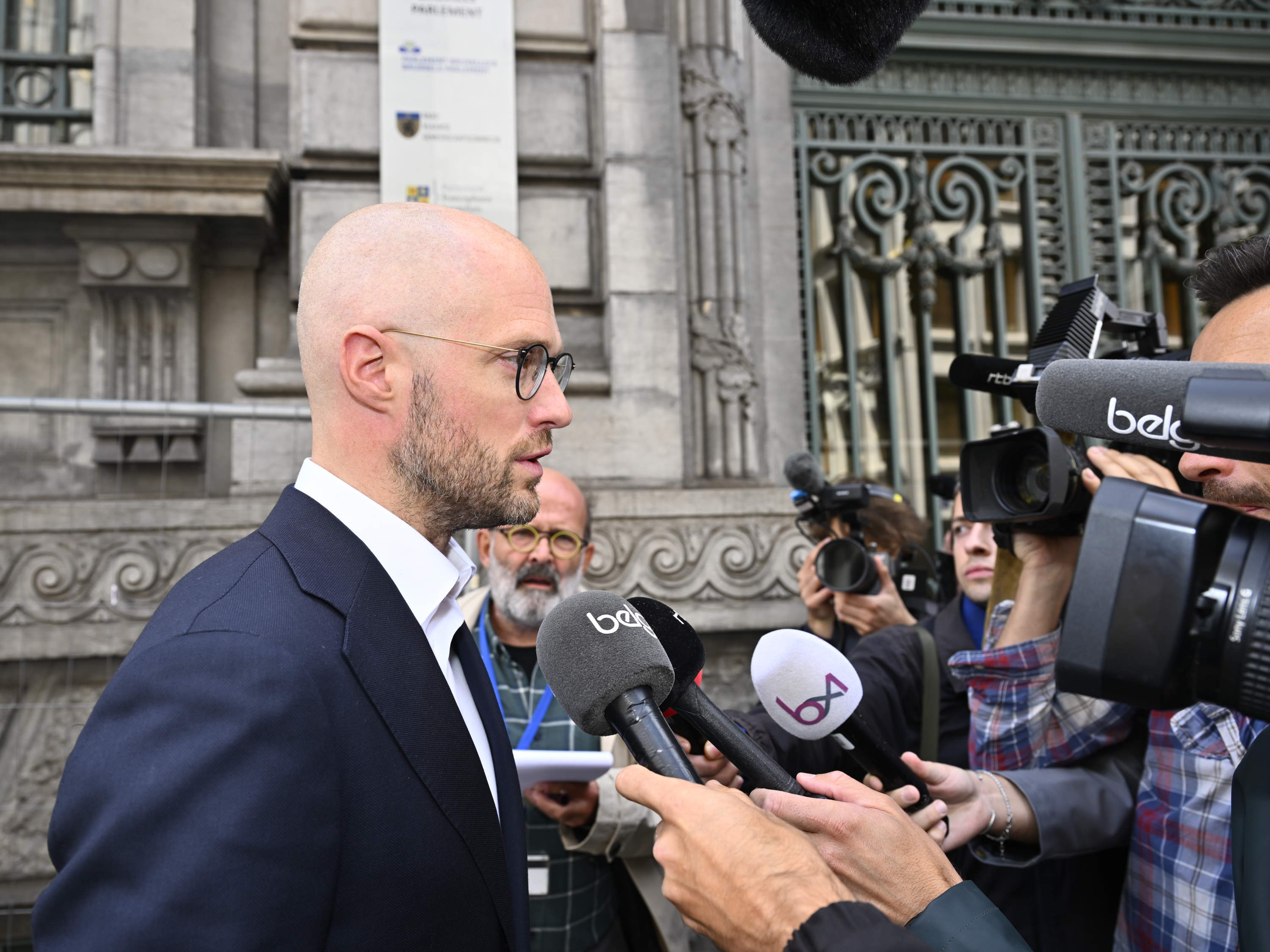 Six parties invited to Brussels budget talks