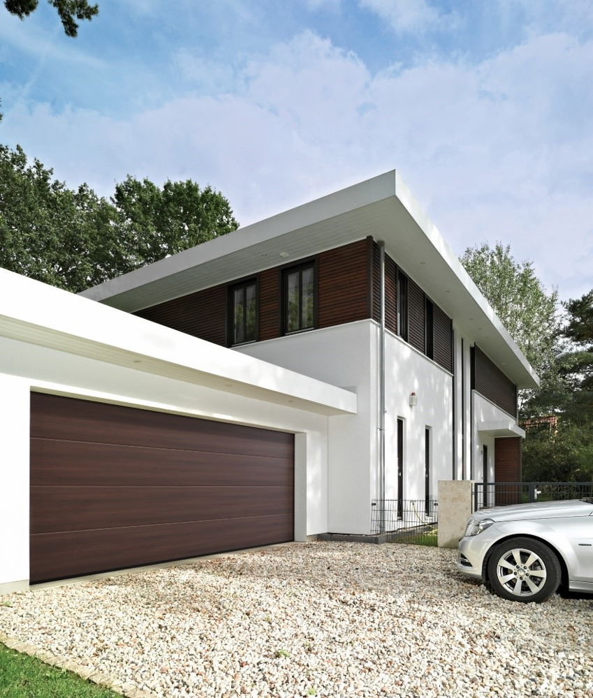 Het nieuwe garagedeur-oppervlak Duragrain van Hörmann zorgt voor meer designmogelijkheden. Maar liefst 24 soorten afwerking kunnen fotorealistisch op het oppervlak van de garagesectionaalpoort worden gedrukt. 