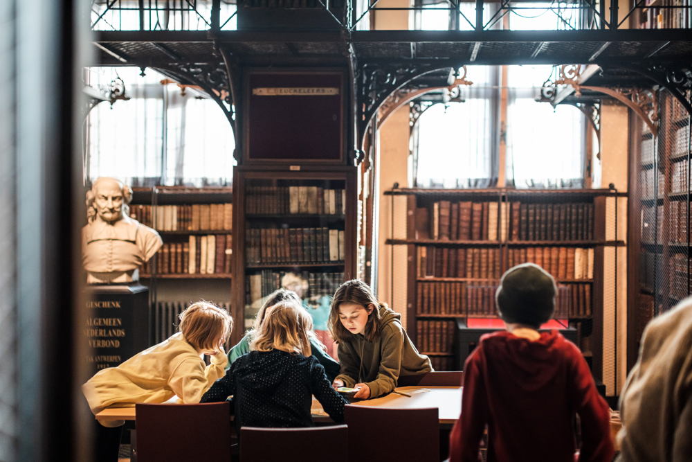 Workshop Cirkelheden in de Erfgoedbibliotheek Hendrik Conscience | foto: LUCID Workshop Cirkelheden in de Erfgoedbibliotheek Hendrik Conscience | foto: LUCID