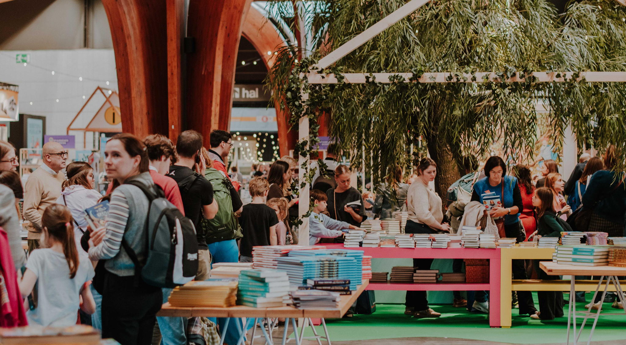 Boektopia 2025 sluit af met nieuw bezoekersrecord: 61.450 boekenliefhebbers zakten af naar het boekenevenement