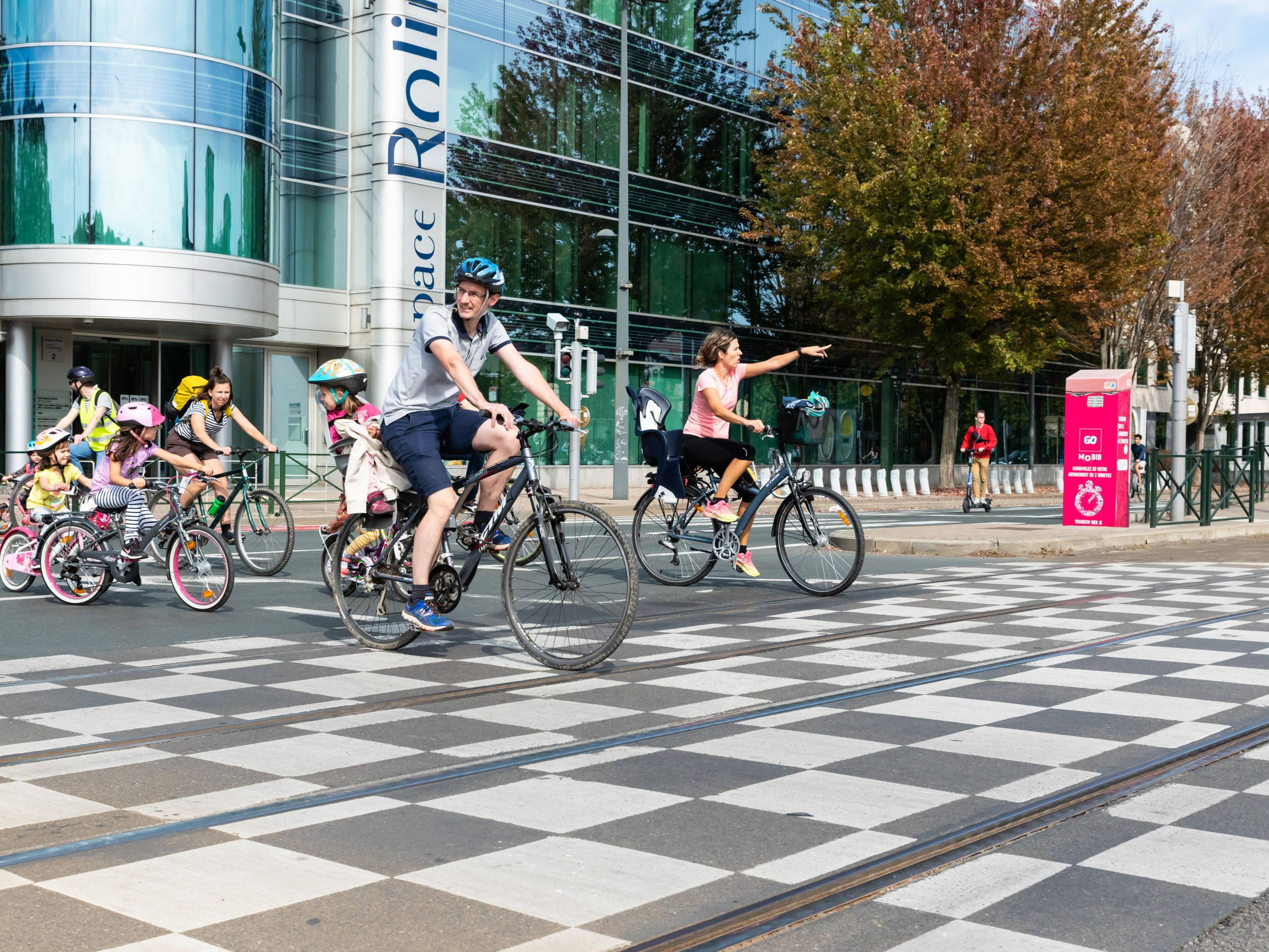 Brussels becomes giant pedestrian zone for Car-Free Sunday