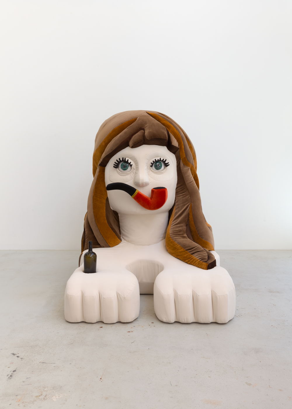 KATI HECK, Hecksphinx (Ein Selbst in der Warteschlange), 2020. Styrofoam, fabric, plastic, cup 185 x 140 x 205 cm. Courtesy Tim Van Laere Gallery, Antwerp
