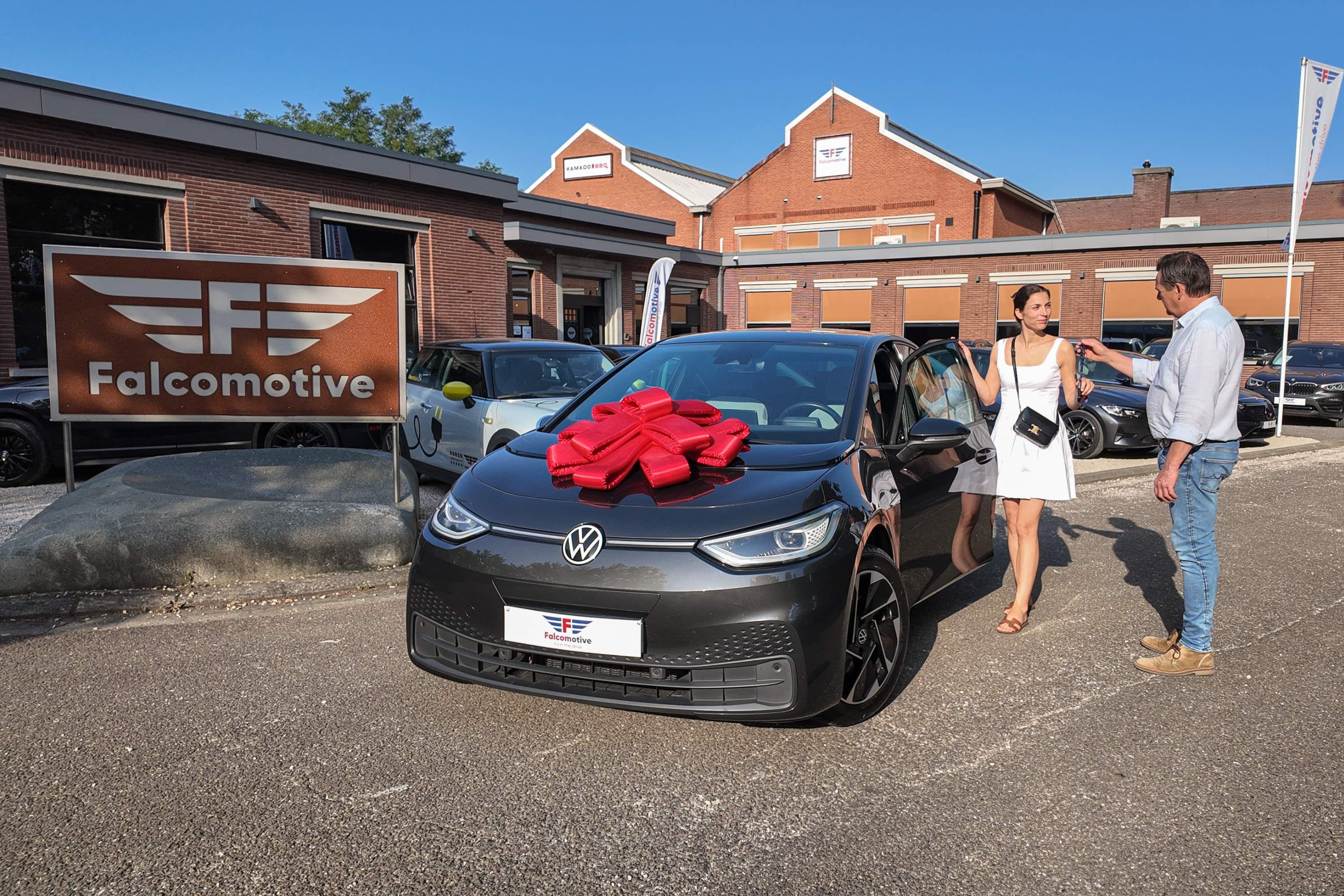 Leasemaatschappij Alphabet Belgium en Falcomotive slaan de handen in elkaar en zorgen voor een zorgeloze end of lease verkoop. 