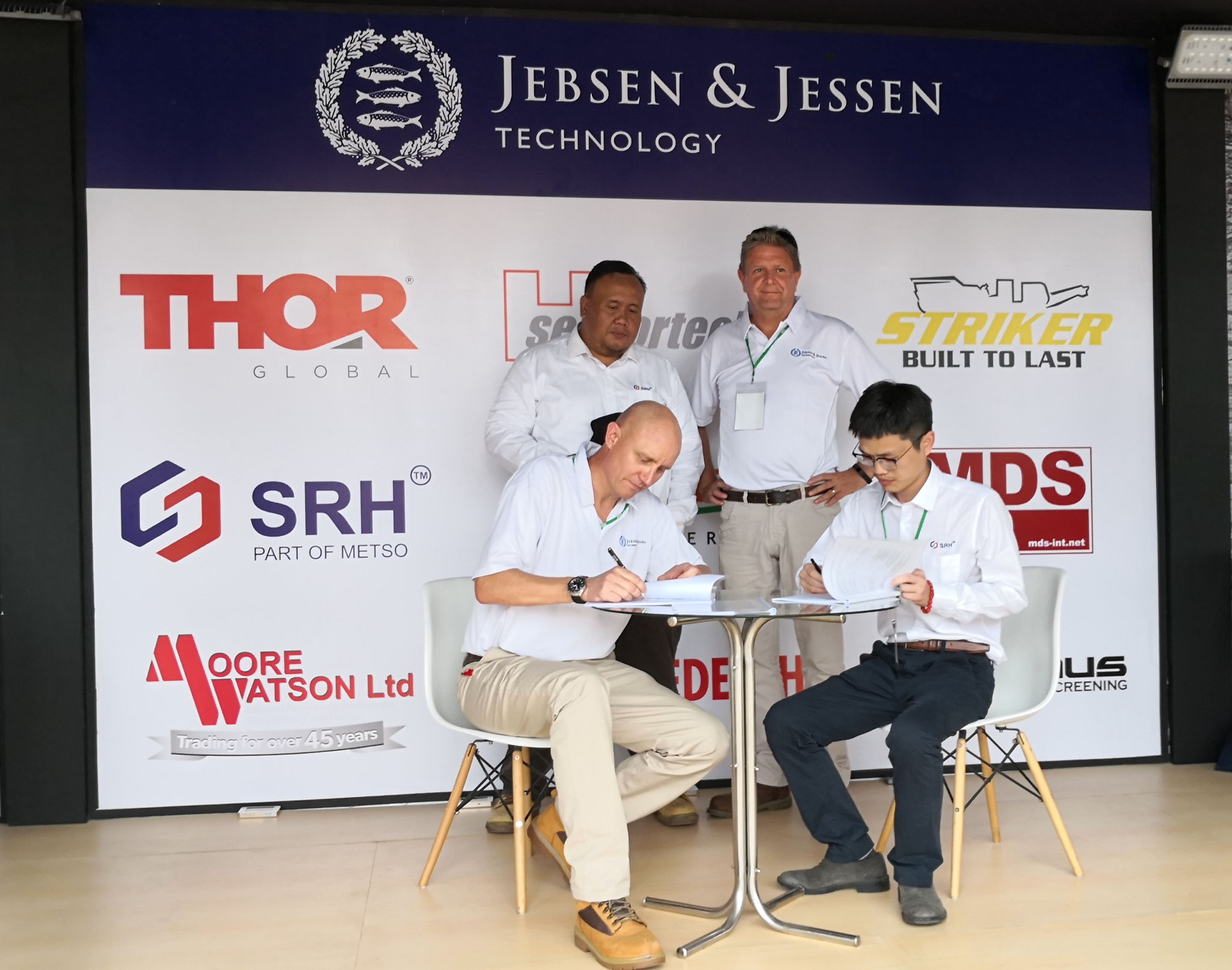 Michael Nielsen, President Director of Jebsen & Jessen Technology Indonesia signs partnership with David Luo, Overseas Sales Manager of Shaorui Heavy Industries