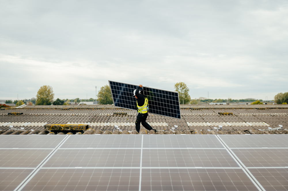 De zonnepanelen op het dak van Tyles ©Stein Van der Looij