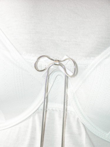 bow earring - silver €250 - gold €290