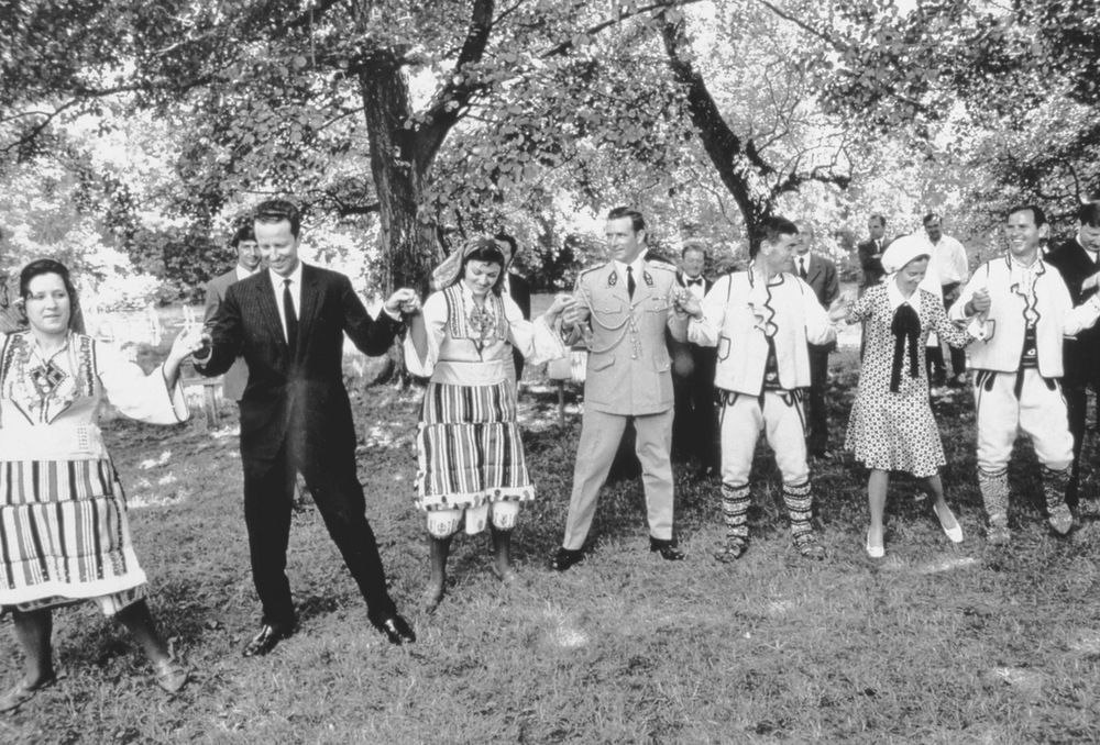 Quelques pas de danse pour le roi Baudouin et la reine Fabiola en Yougoslavie, 1973 Odette Dereze / GermaineImage / akg-images