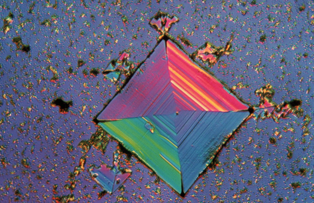 Magnified image of a salt crystal (NaCl) AKG8146149 ©akg-images / Eric V. Grave / SCIENCE SOURCE Magnified image of a salt crystal (NaCl) AKG8146149 ©akg-images / Eric V. Grave / SCIENCE SOURCE