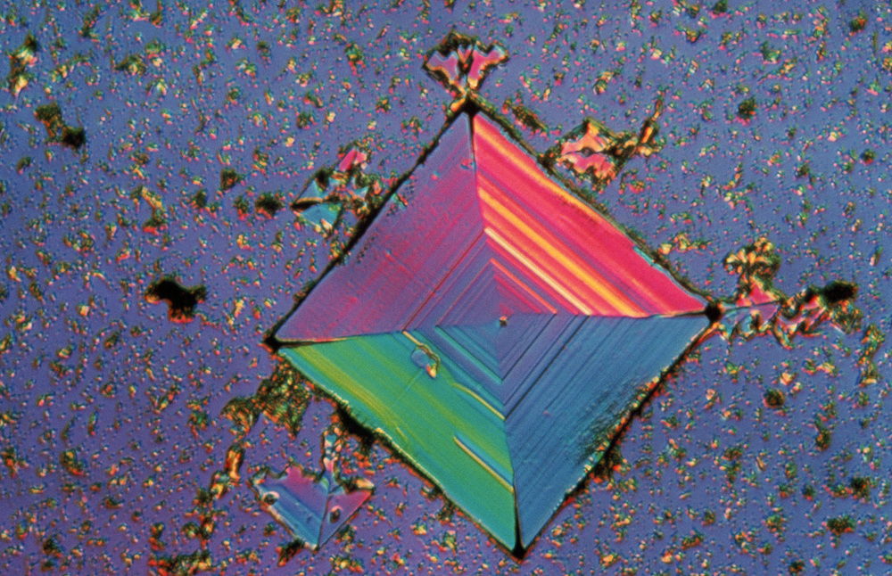 Magnified image of a salt crystal (NaCl) AKG8146149 ©akg-images / Eric V. Grave / SCIENCE SOURCE