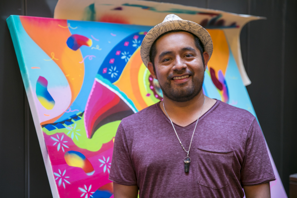 “Senkoe, el reconocido muralista mexicano, llegó a NYC donde pintó en vivo una de sus reconocidas obras en Andaz 5th Avenue”.