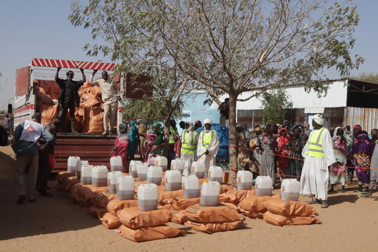 Food baskets are presented to families before the distribution begins | Date taken: 05/01/2025 | Photographer: Abdoalsalam Abdallah | Location: Sudan