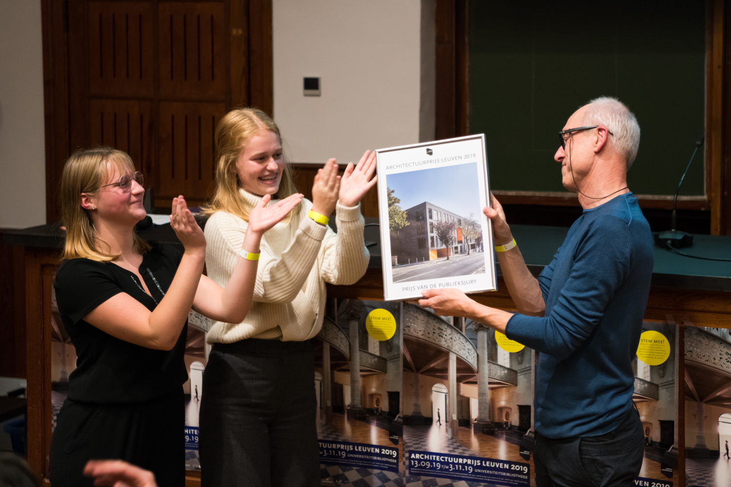 uitreiking publieksprijs aan Donkerstraat a33 door KA De Ring 2