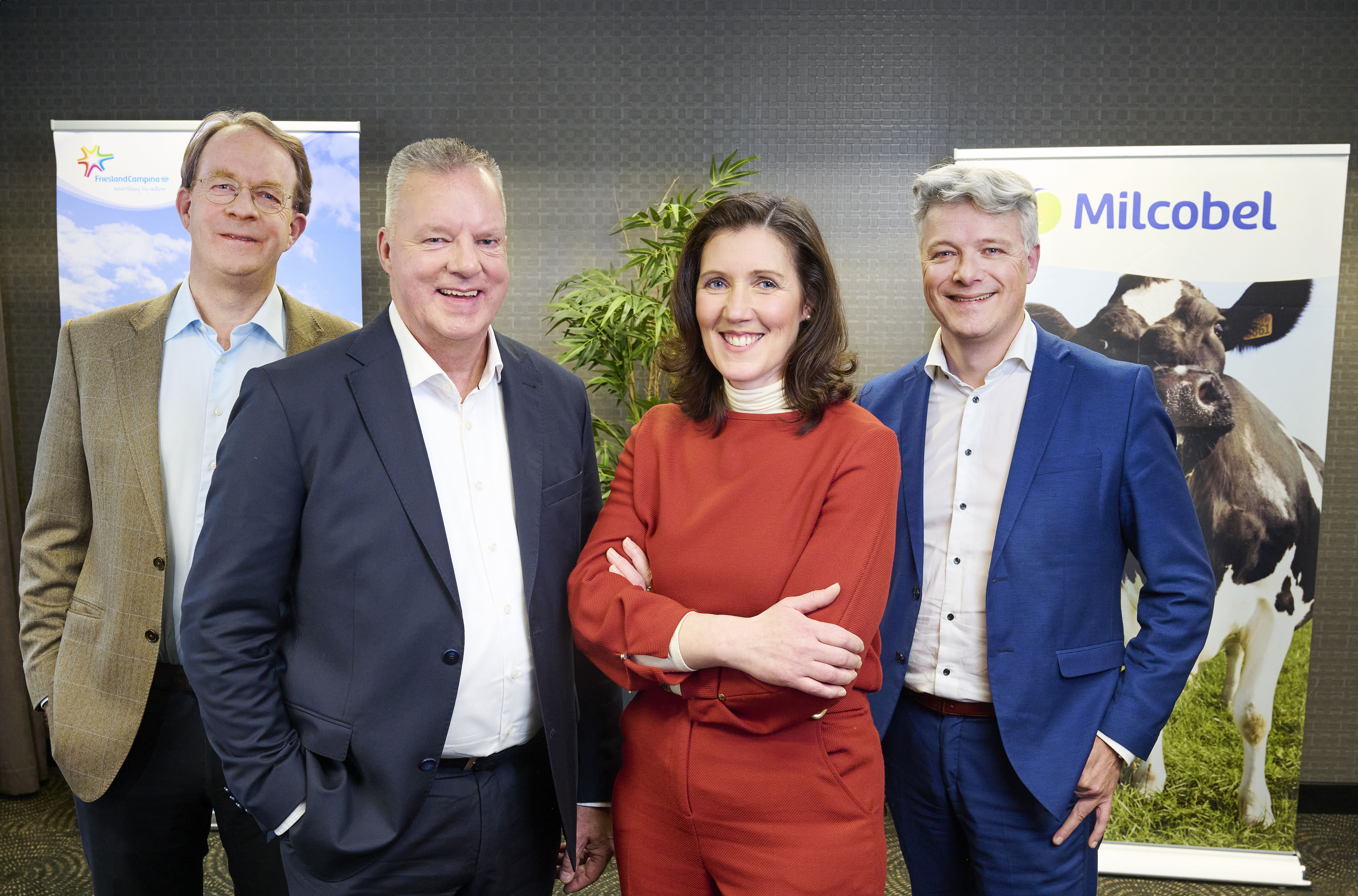 CEO's en Voorzitters van FrieslandCampina en Milcobel samen op de foto. Vlnr: Jan Derck van Karnebeek; Sybren Attema; Betty Eeckhaut en Peter Grugeon