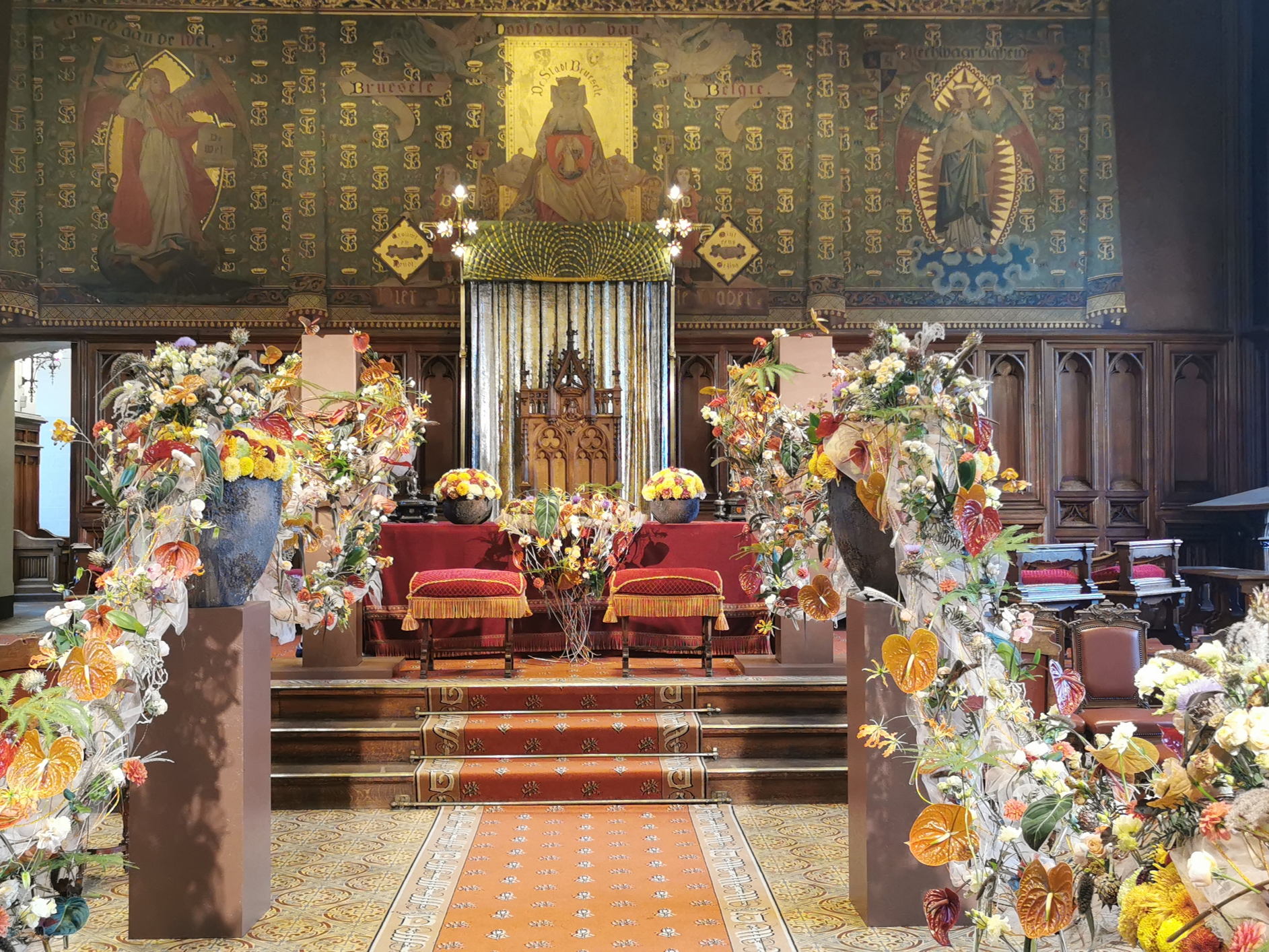 Brussels City Hall dressed in fashion-inspired blooms for Flowertime 2025