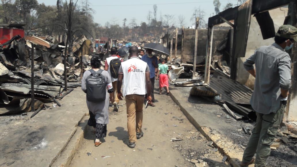 One of the MSF’s teams making a needs assessment the morning after the fire that destroyed thousands of shelters in various areas of Rohingya refugees camps in Cox’s Bazar Bangladesh
Picture Pau Miranda / MSF