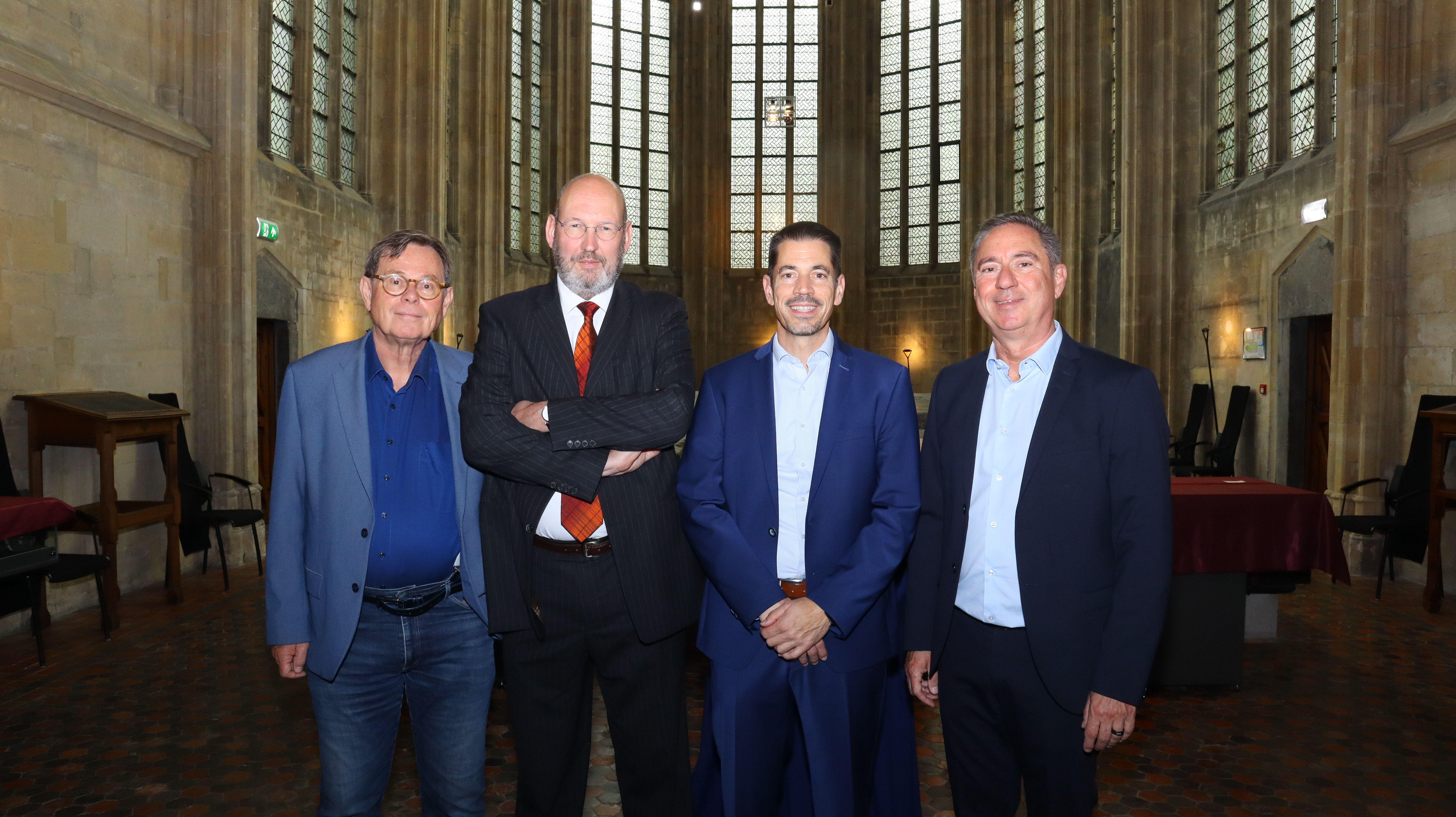 Van links naar rechts: Ernst Homburg (Bestuursvoorzitter SHCL), Nico Randeraad (Directeur SHCL), Christoph Streicher (General Manager Heidelberg Materials Benelux), Gunther Gach (Oud-Directeur ENCI Maastricht)