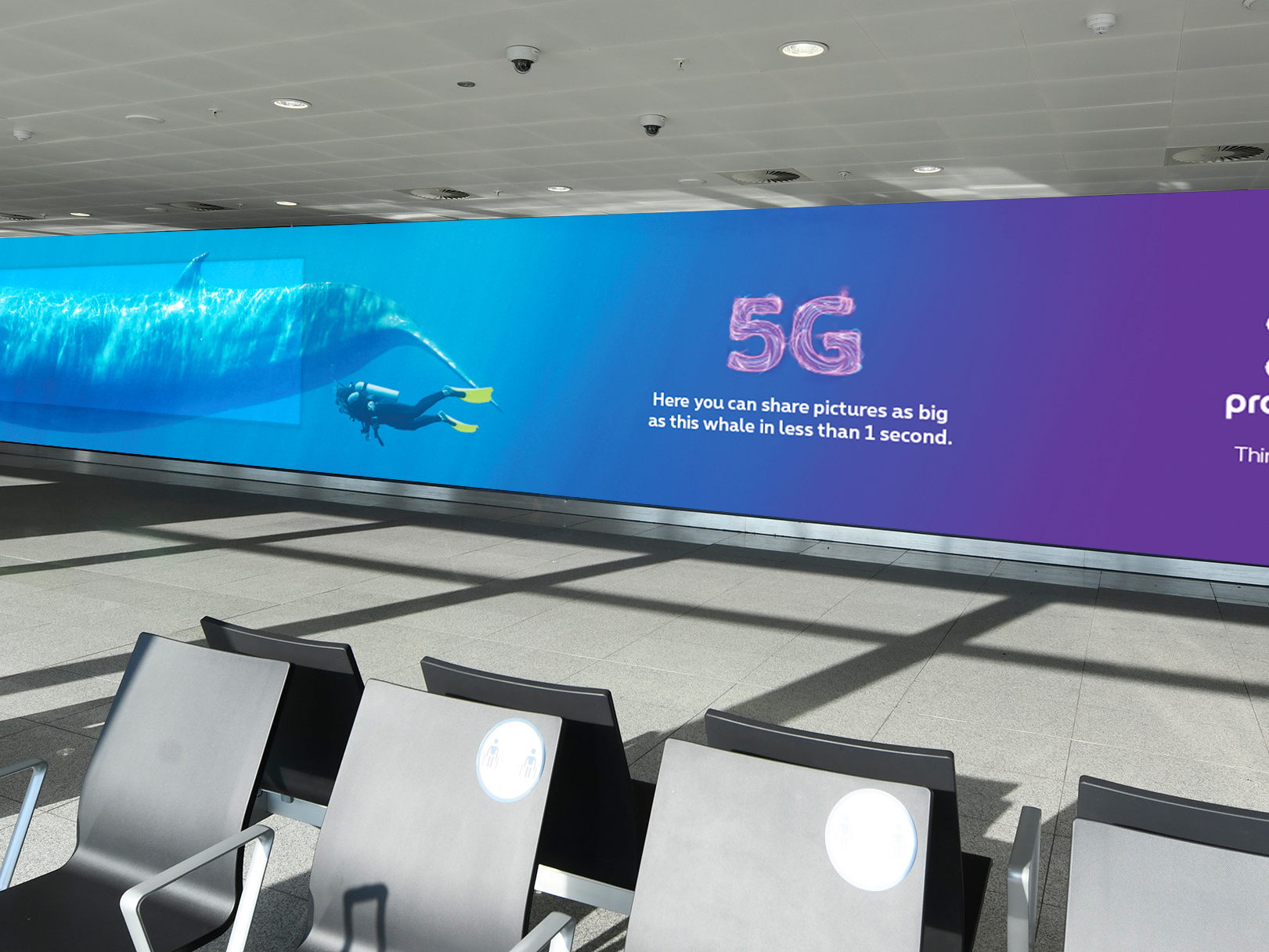SILK et Proximus lancent la 5G avec une affiche de 25 mètres de long