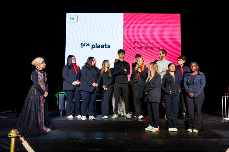klas vijfde jaar Onthaal en Recreatie op awardceremonie Vlaamse Geschiedenis Olympiade