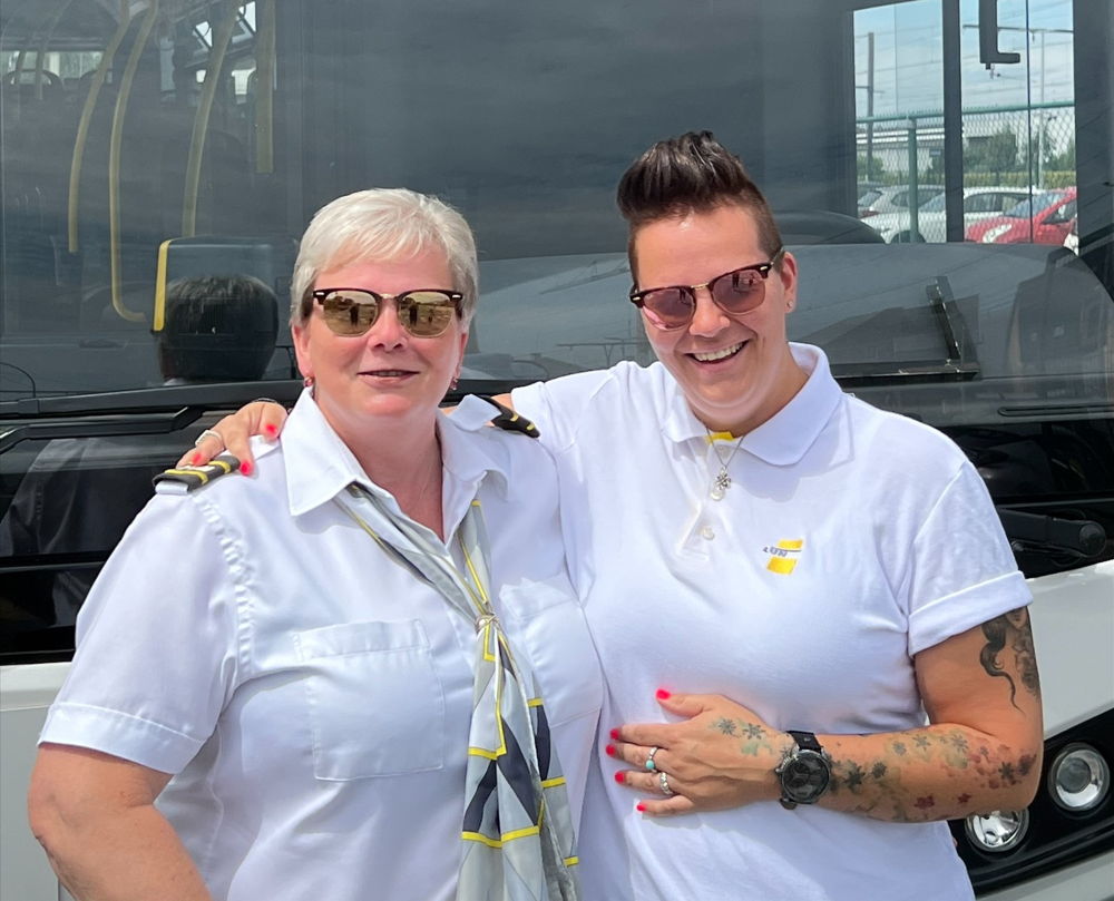 Yvonne Meskens en Cindy De Vos, moeder-dochter-duo buschauffeur