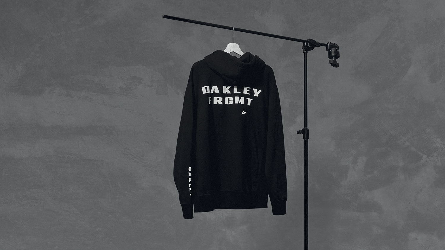 DROP 1 - OAKLEY x FRAGMENT COLLECTION BLACK HOODIE (BACK)