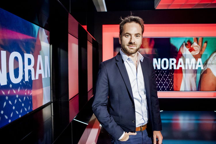 Tim Verheyden in de studio van Panorama - (c) Bart Musschoot