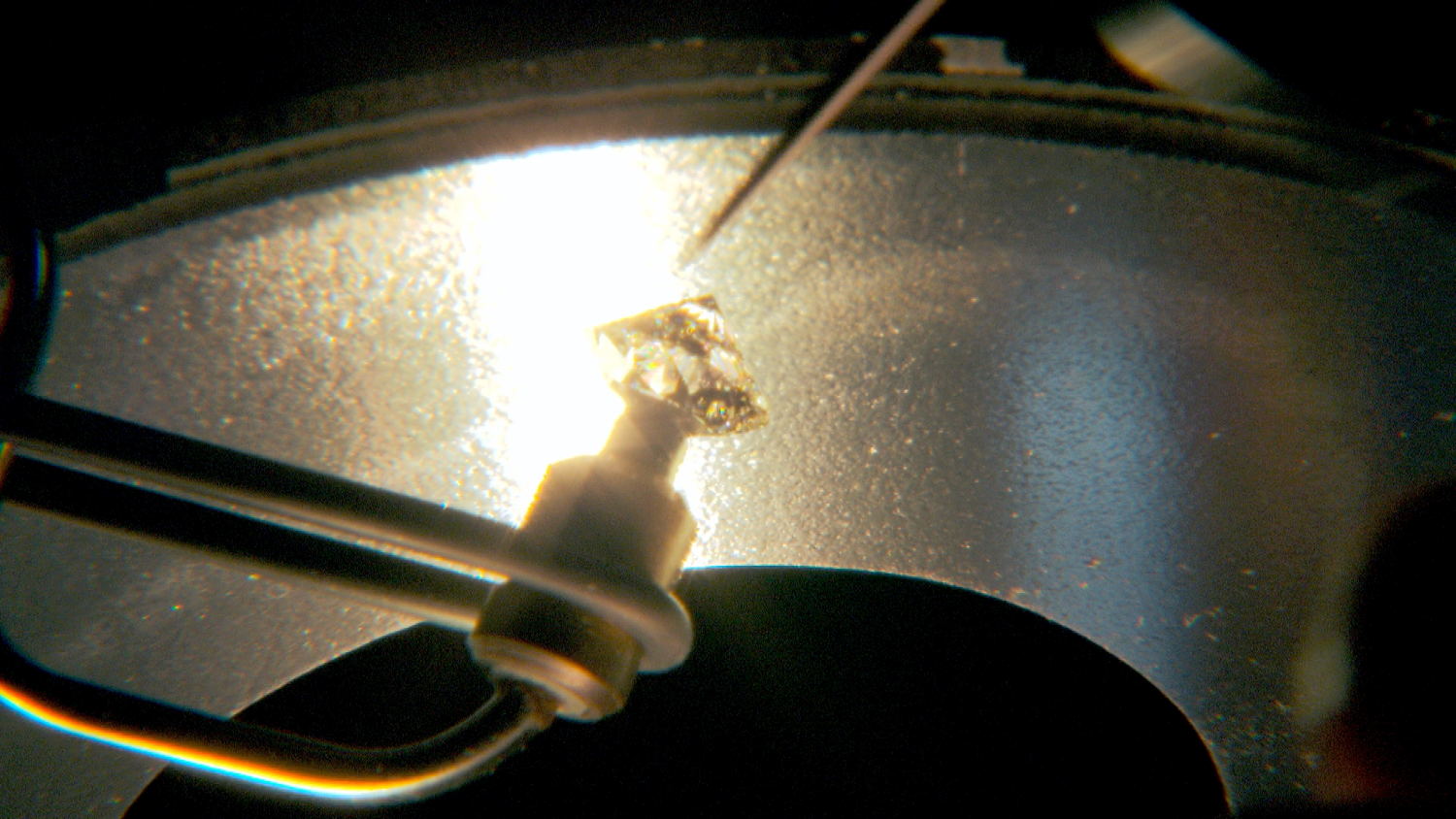 Een doe-het-zelf-diamanten ring
Voor hetzelfde geld (c) VRT