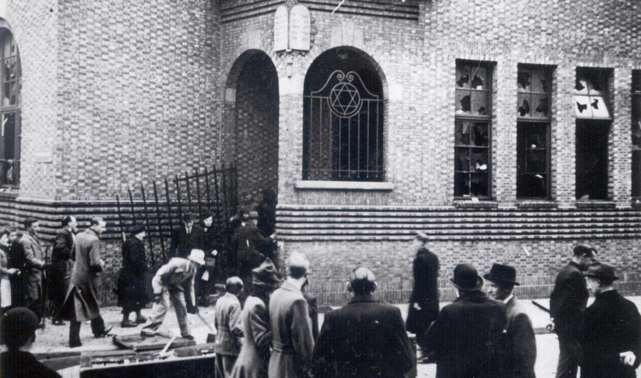 Aanval tegen de synagoge in de Van den Nestlei in Antwerpen in april 1941 © Kazerne Dossin Aanval tegen de synagoge in de Van den Nestlei in Antwerpen in april 1941 © Kazerne Dossin