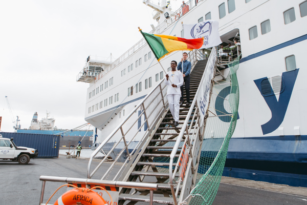 Hospitalschiff Africa Mercy legt im Hafen von Dakar (Senegal) an