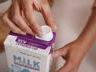 Tetra Pak s’associe à des marques de boissons de premier plan pour lancer les premiers bouchons captifs au monde sur des emballages en carton