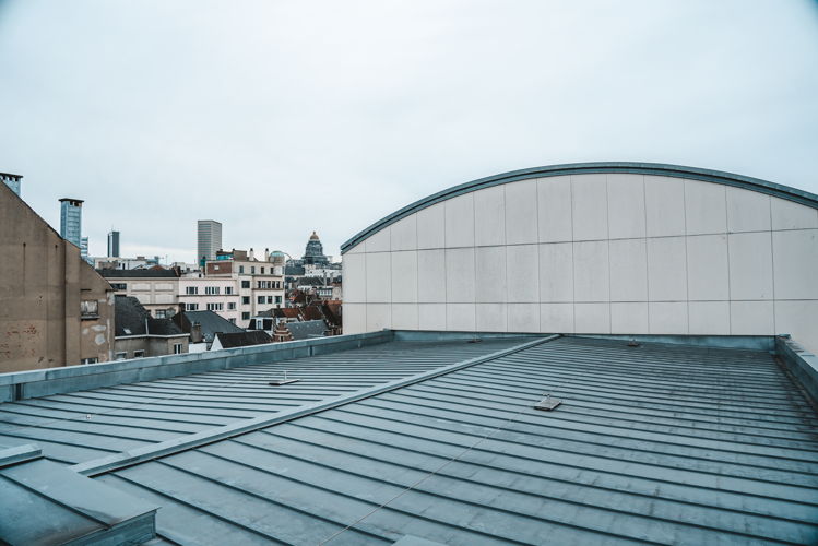 Dak Ancienne Belgique waar Bolt zonnepanelen zal installeren ©Ward Rombaut