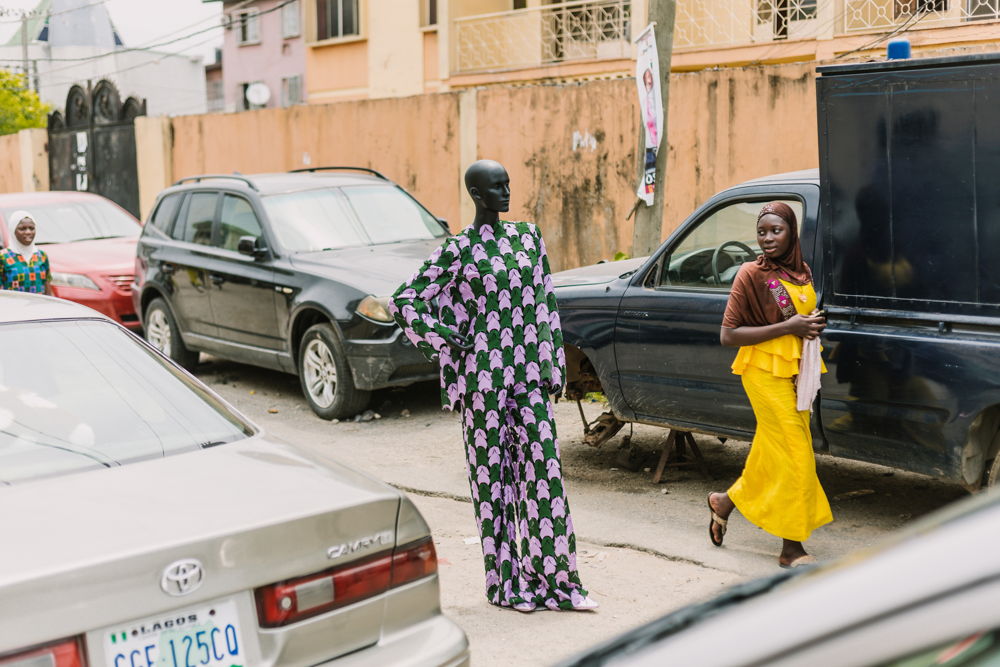 Kenneth Ize, lente-zomer 2019 lookbook gefotografeerd in Lagos, Nigeria, © Foto: Kene Nwatu