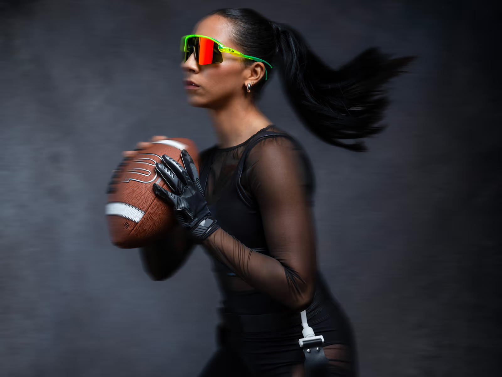 OAKLEY® REFINE LA RETENCIÓN CON LA TECNOLOGÍA OAKLEY HYPERGRIP™.