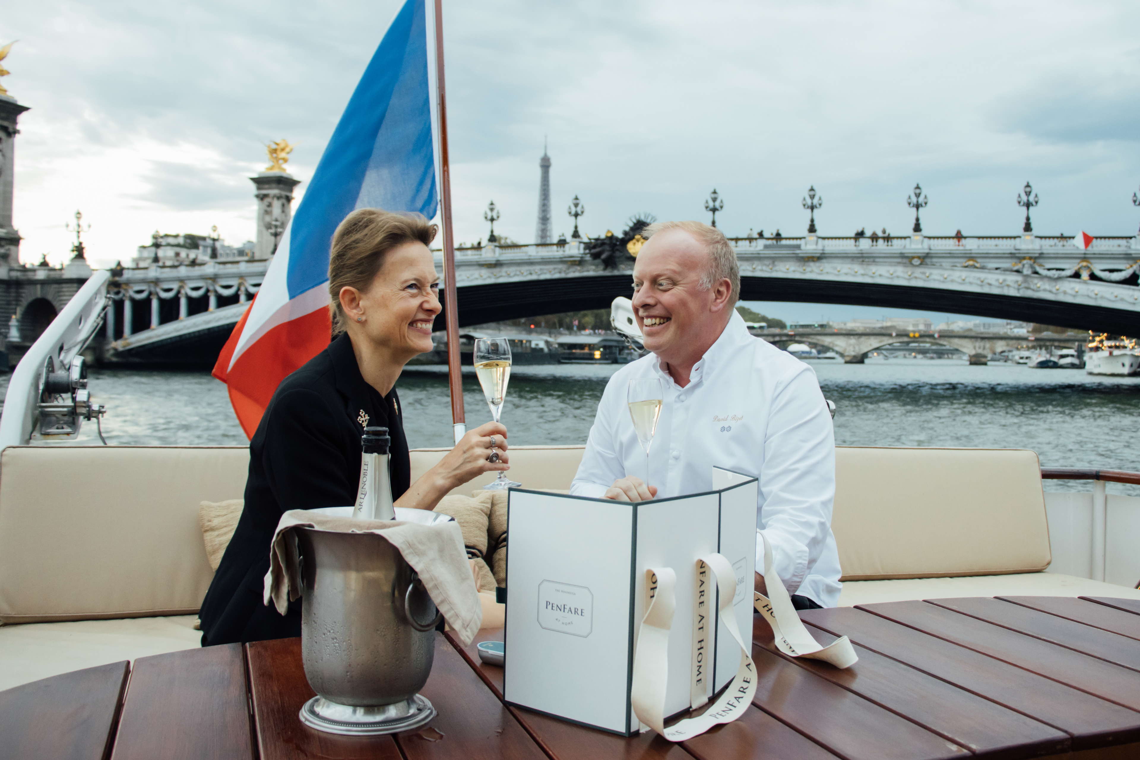 París desde el Sena: un recorrido de lujo entre caviar, champagne y alta cocina