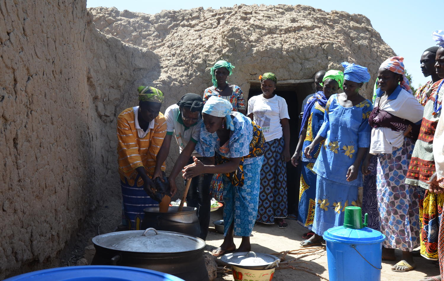 Communal cookery session in Serakele.