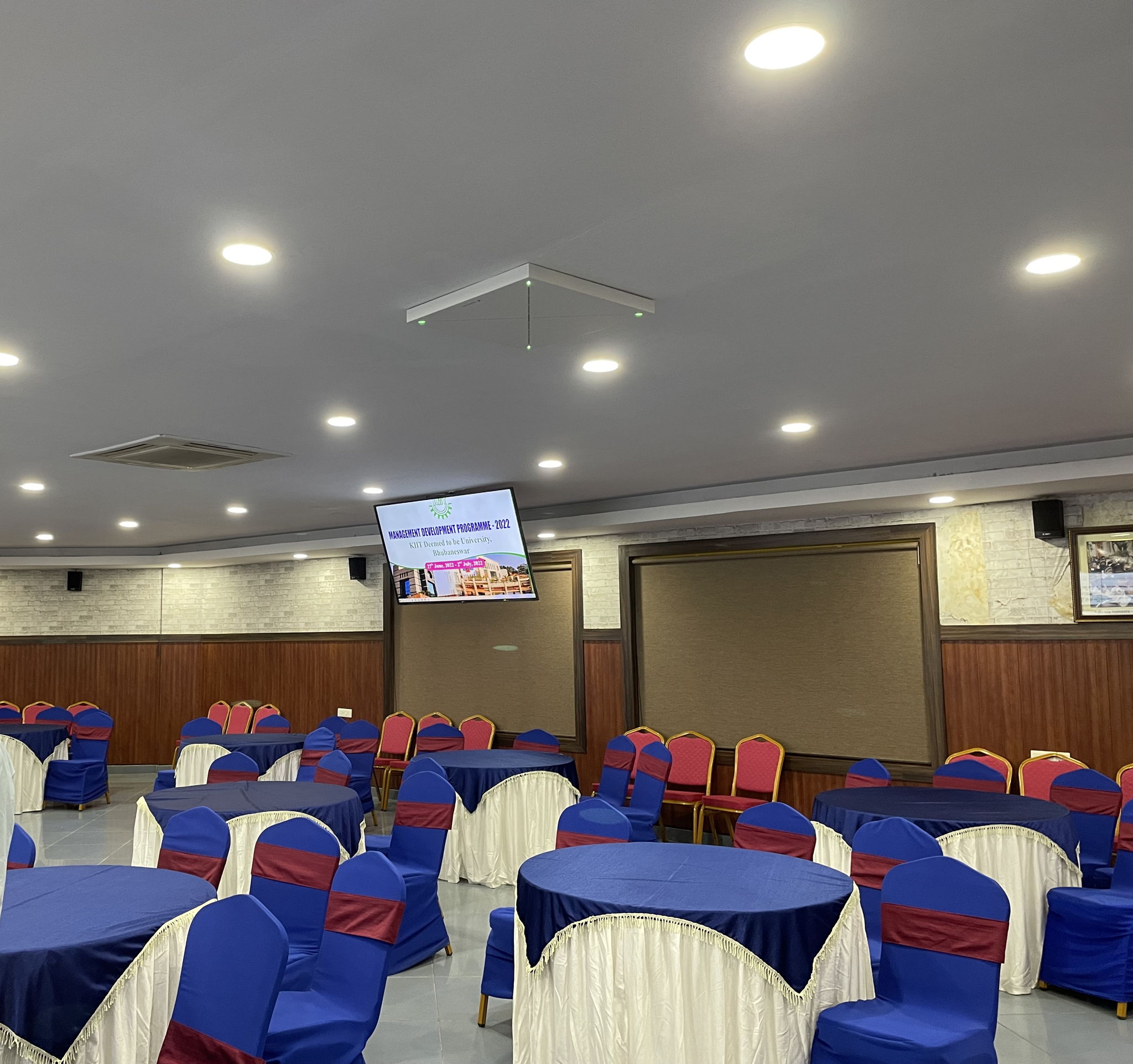 KIIT installed 150 units of Sennheiser TCC 2 to elevate the hybrid learning experience