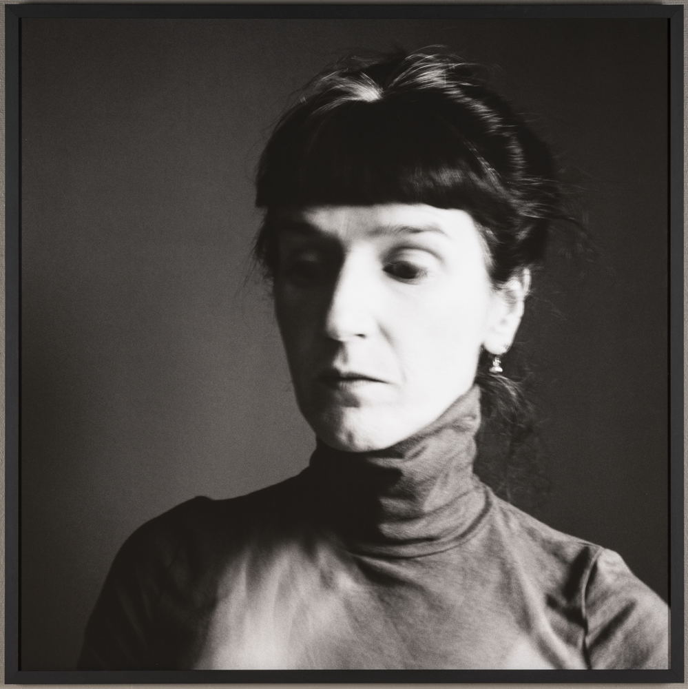 « Autoportrait mains bougées » d’Anne De Gelas