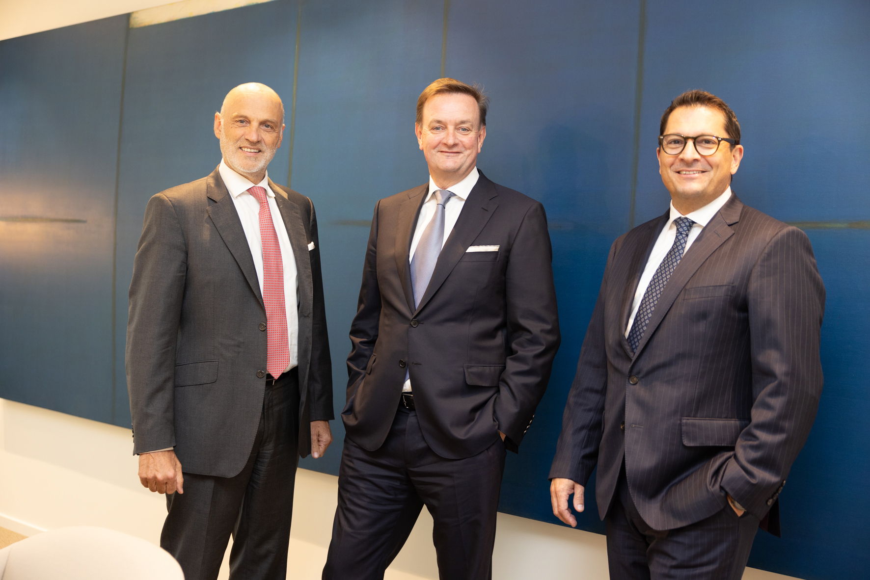 Denis Pittet, Managing partner van Groupe Lombard Odier, Geoffroy Vermeire, Managing Director van Lombard Odier in België en Frédéric Praz, Hoofd Private Banking voor de regio Frankrijk, België en Luxemburg, woonden de opening van het nieuwe kantoor in Antwerpen bij.