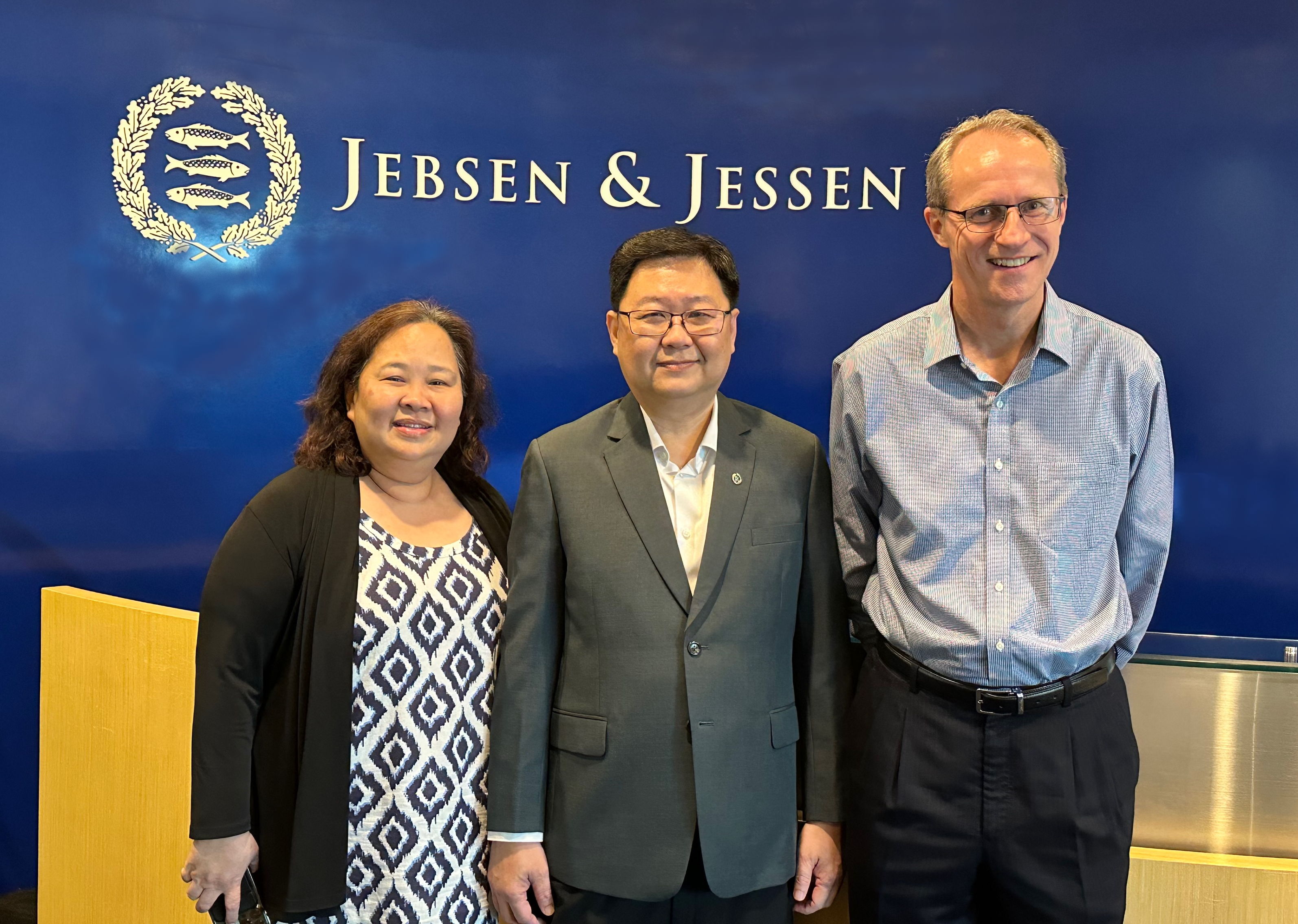 Alex Yap’s celebration at the Jebsen & Jessen Group headquarters in Singapore. From left to right: Lim Siew Tin, Alex Yap, Heinrich Jessen.