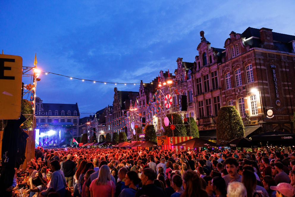 Milk Inc. op Beleuvenissen, Grote Markt wordt dansvloer