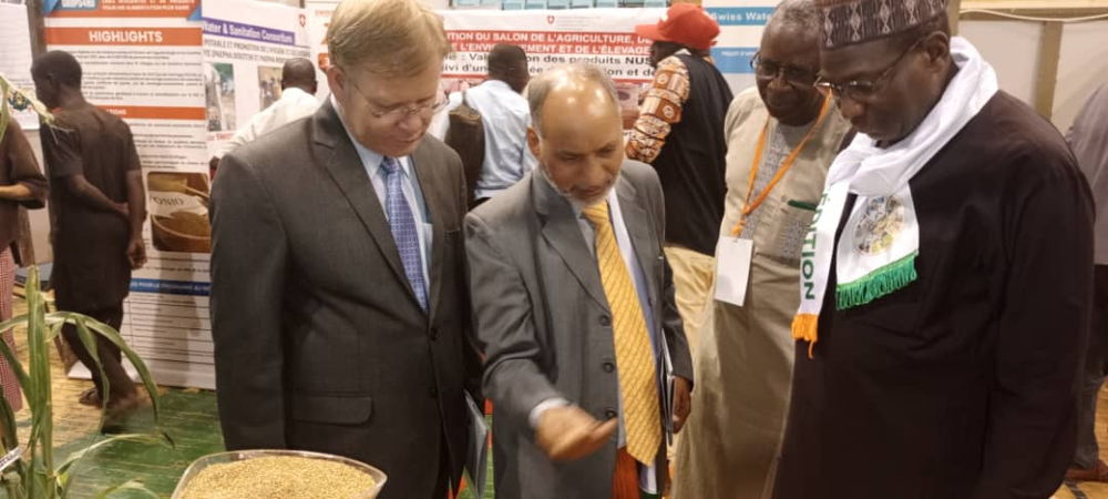 Professor Falalou Hamidou, Country Representative, ICRISAT-Niger (far right) welcomes S. E. Sita Ram Meena, the Ambassador of India in Niger who visited the ICRISAT Exhibition Booth