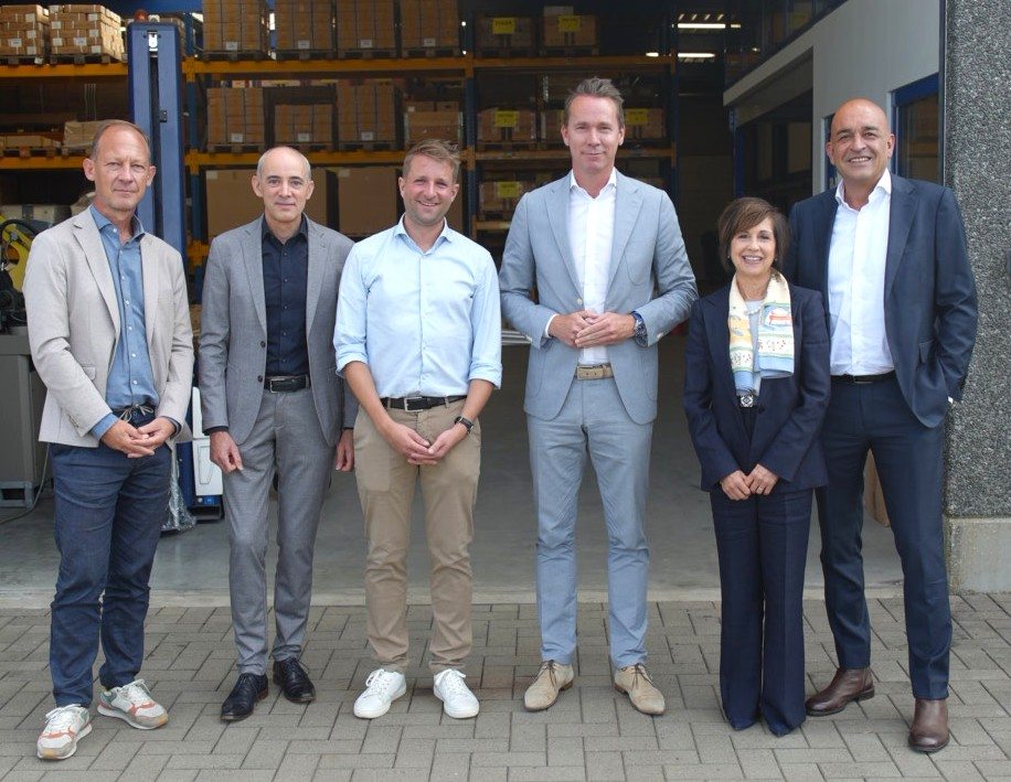 Hydroko toont Vlaams minister Jo Brouns
innovatieve meter voor slim waterbeheer