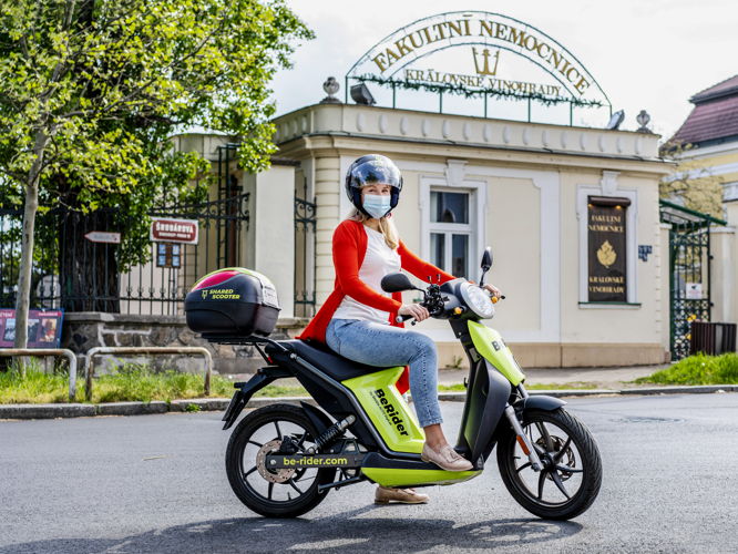 The 150 BeRider e-scooters, which ŠKODA AUTO DigiLab has been providing free of charge for medical and nursing staff in Prague, have also been in demand: 250 users have covered almost 16,000 km on the 1,600 journeys made between 26 March and the end of April.