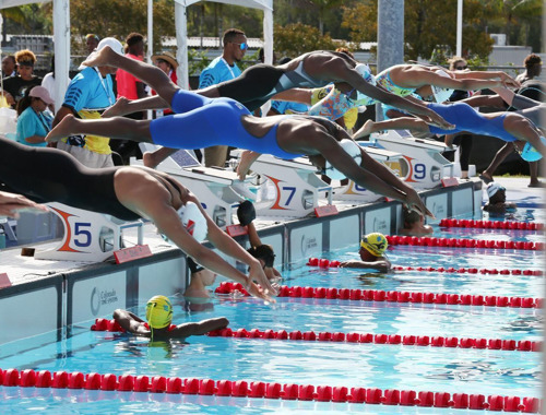 Les athlètes de l'OECO participent aux épreuves aquatiques des CARIFTA Games