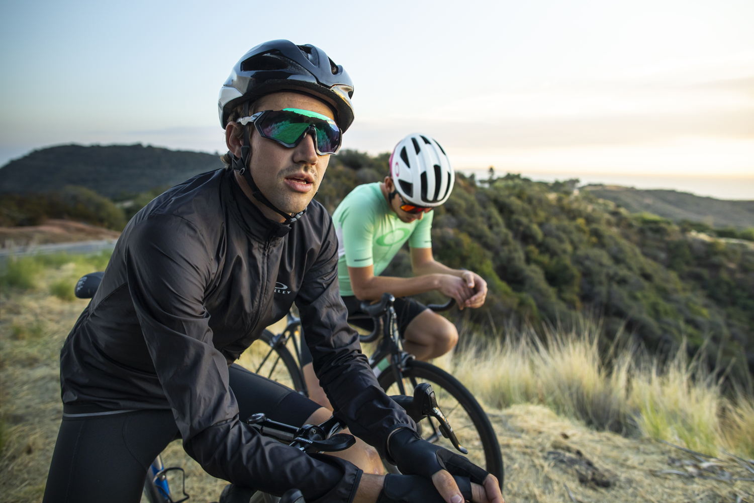 OAKLEY ROAD CYCLING COLLECTION - LIFESTYLE IMAGE (2)