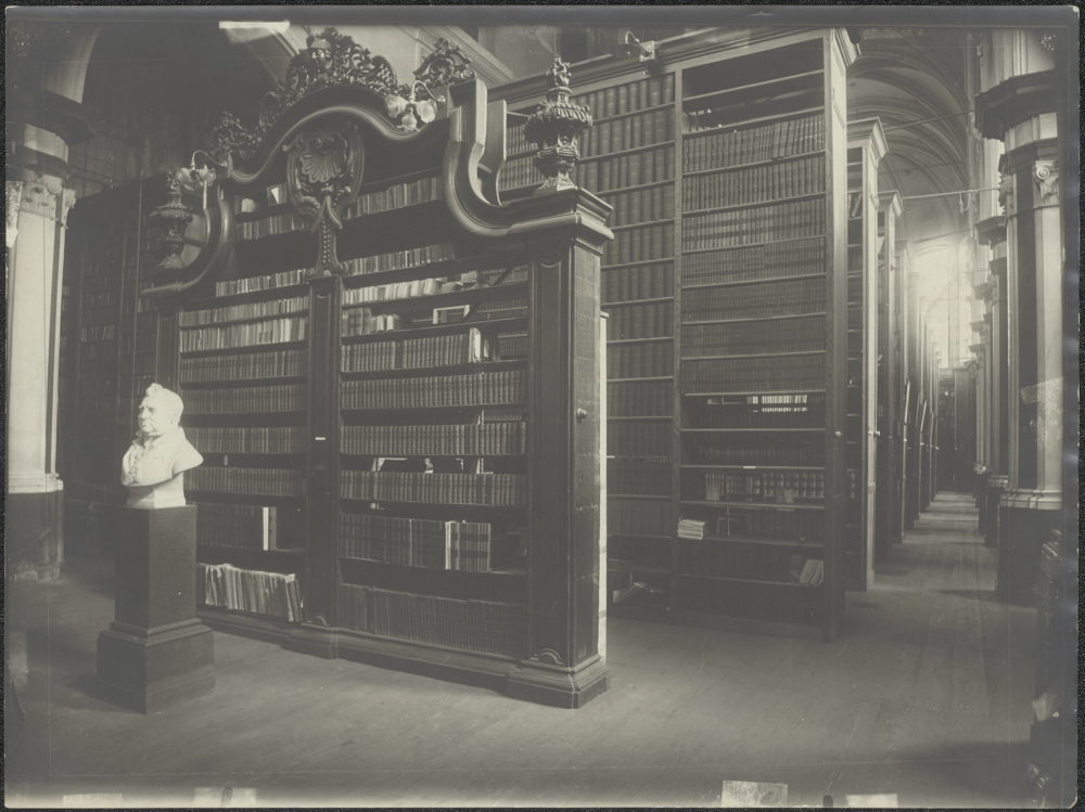 Leeszaal van de bibliotheek aan de Ottogracht met borstbeeld - Creative Commons - Ghent University Library 