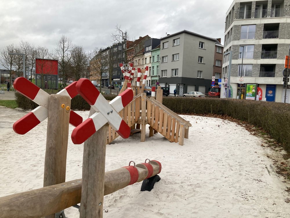 Station 'Spoorwegovergang' (aan Ellermanstraat)