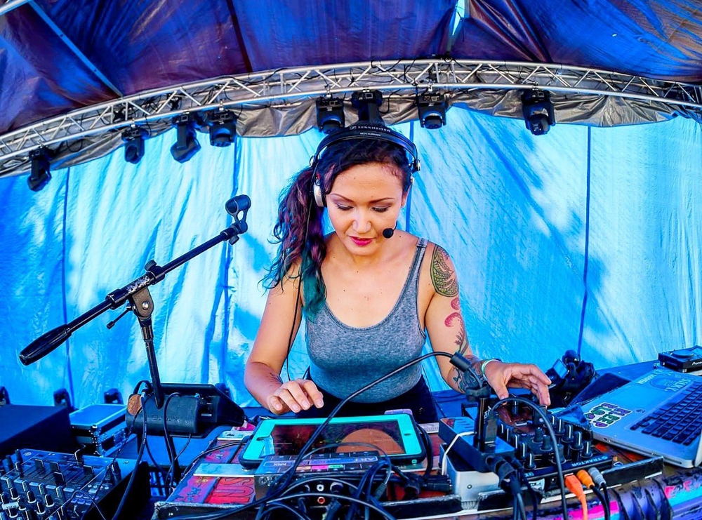 Ill-esha will play at the Sennheiser and Neumann booth on January 25 at 5 p.m.
(Photo courtesy of Ill-esha)