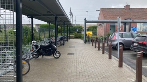 Renouvellement des parkings pour les voitures et vélos à la gare de Silly.