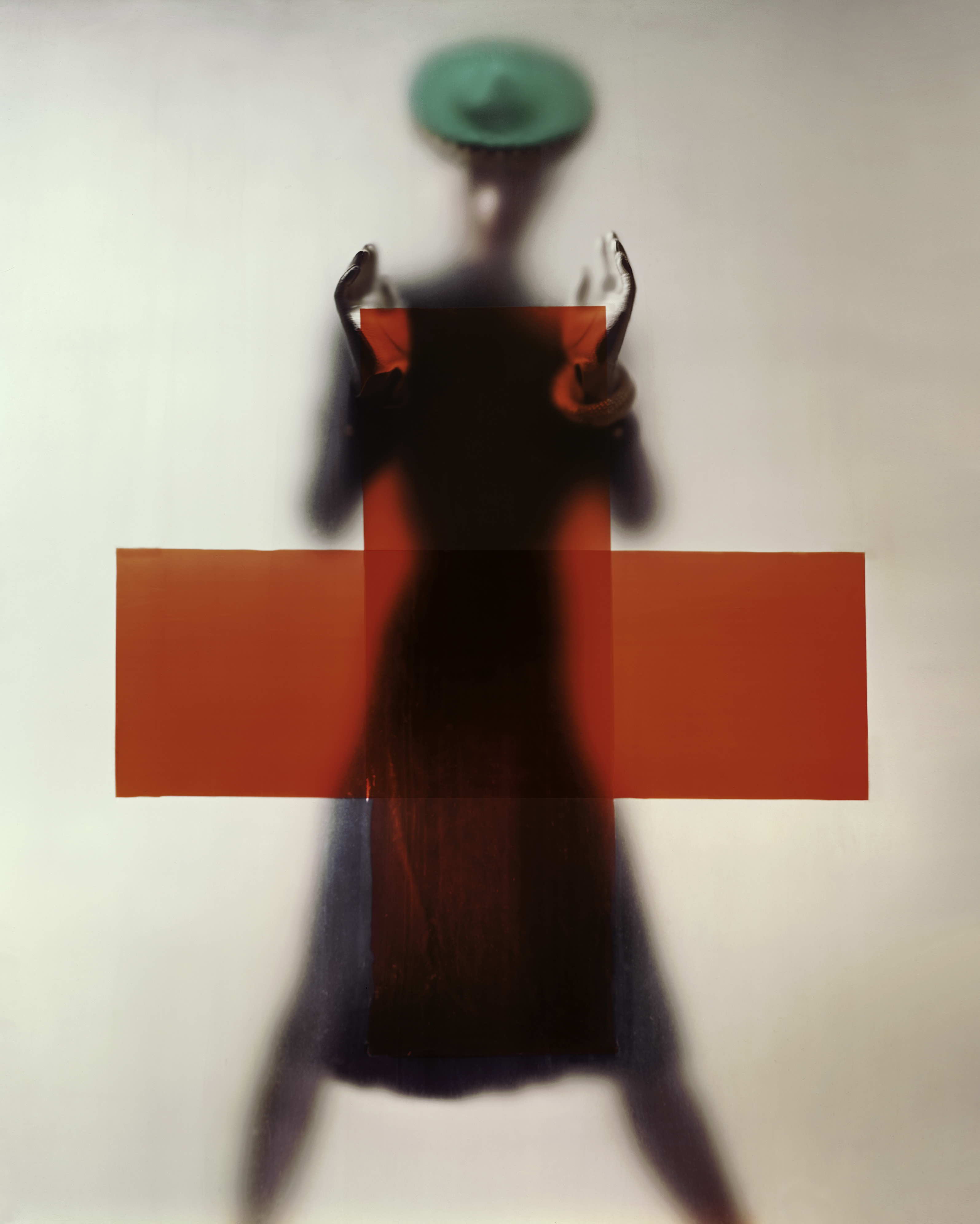 Erwin Blumenfeld, Red Cross (Croix rouge), variante d'une photographie pour Vogue US mars 1945 New-York, 1945 © The Estate of Erwin Blumenfeld 2022